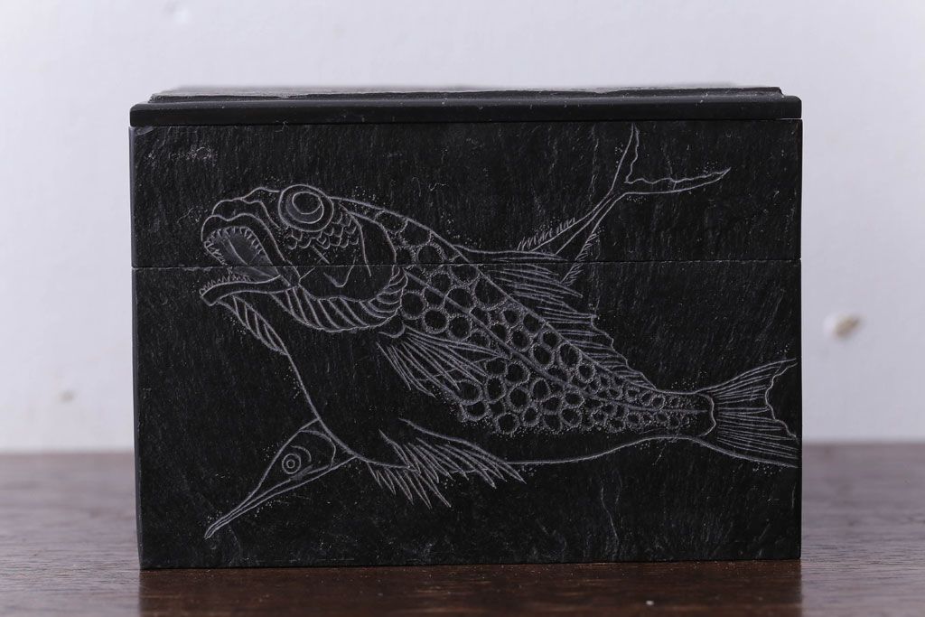 アンティーク雑貨　古民具・骨董 玉杢製箱付き!古い石製の彫刻収納箱