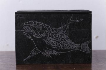 アンティーク雑貨　古民具・骨董 玉杢製箱付き!古い石製の彫刻収納箱