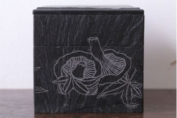 アンティーク雑貨　古民具・骨董 玉杢製箱付き!古い石製の彫刻収納箱