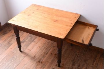 アンティーク家具　イギリスアンティーク　引き出し付き!味わい深い古いダイニングテーブル