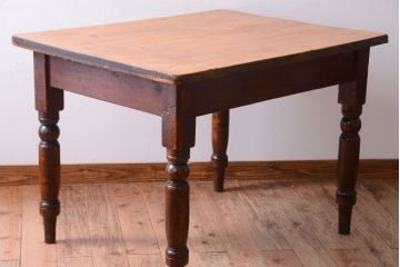 アンティーク家具　イギリスアンティーク　引き出し付き!味わい深い古いダイニングテーブル