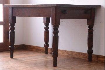 アンティーク家具　イギリスアンティーク　引き出し付き!味わい深い古いダイニングテーブル