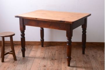 アンティーク家具　イギリスアンティーク　引き出し付き!味わい深い古いダイニングテーブル