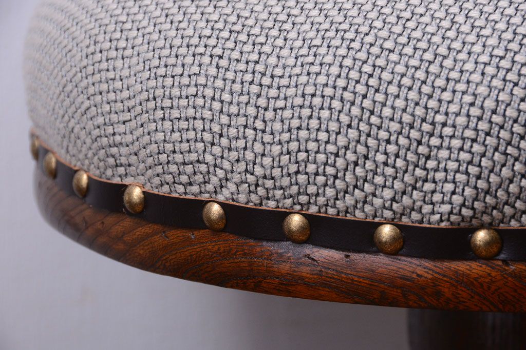 アンティーク家具　和製アンティーク　クッション座面の古いナラ材製回転スツール(回転椅子)