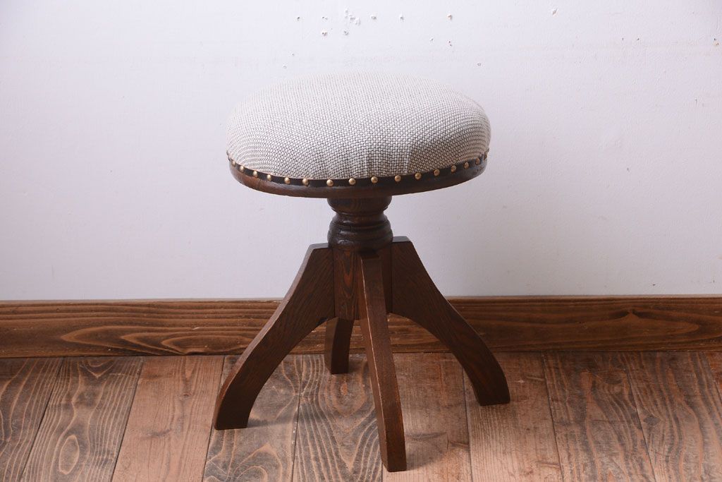 アンティーク家具　和製アンティーク　クッション座面の古いナラ材製回転スツール(回転椅子)