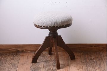 アンティーク家具　和製アンティーク　クッション座面の古いナラ材製回転スツール(回転椅子)