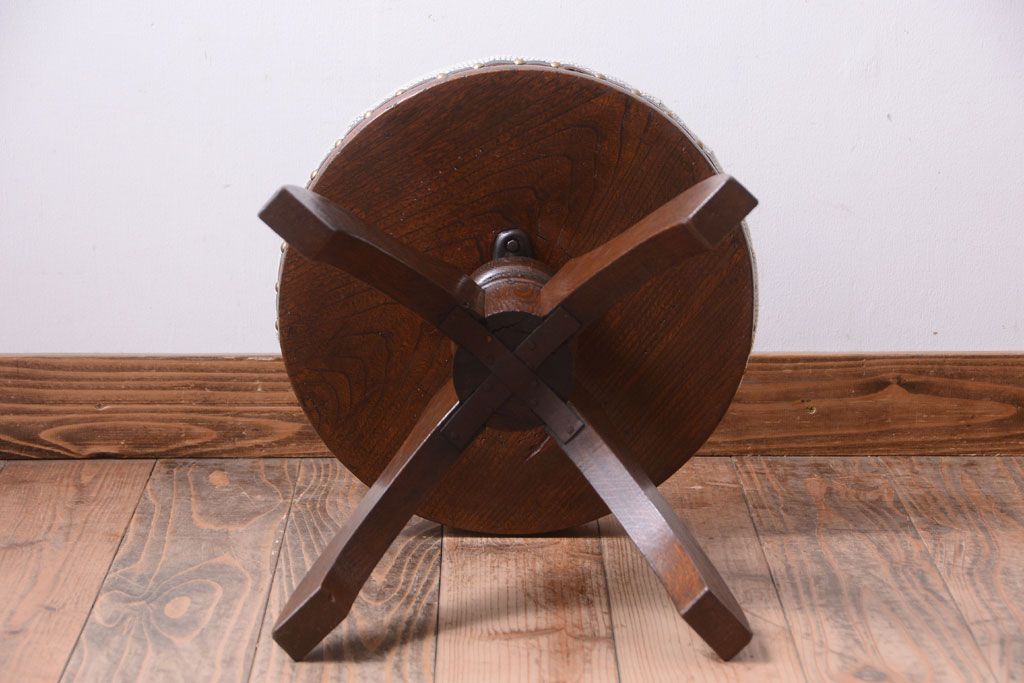 アンティーク家具　和製アンティーク　クッション座面の古いナラ材製回転スツール(回転椅子)