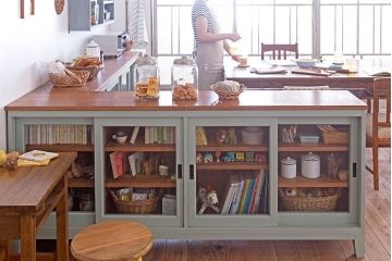 アンティーク家具　アンティークペイント　気泡ガラス入り!4枚扉のカウンターテーブル(1)