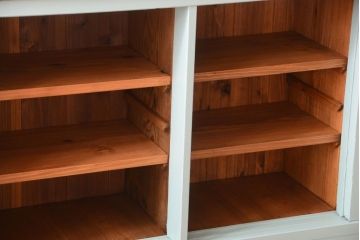 アンティーク家具　アンティークペイント　気泡ガラス入り!4枚扉のカウンターテーブル(1)