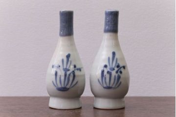 アンティーク雑貨　古民具・骨董　古い染付御神酒徳利一対(花瓶)