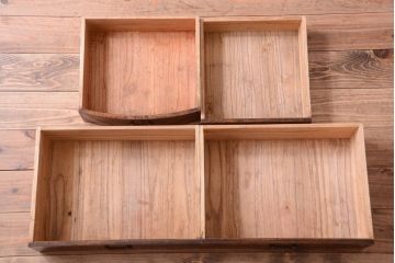アンティーク家具　和製アンティーク　前面桑材の透かし彫り入り重ね茶棚(茶箪笥)