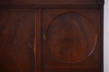 アンティーク家具　和製アンティーク　前面桑材の透かし彫り入り重ね茶棚(茶箪笥)