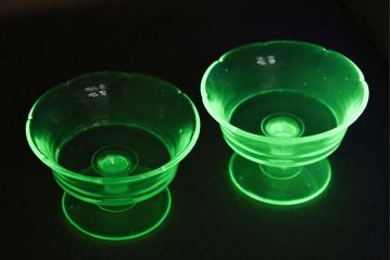 アンティーク雑貨　和製アンティーク　ウランガラスコップ2点セット