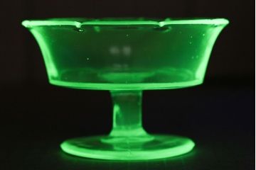 アンティーク雑貨　和製アンティーク　ウランガラスコップ2点セット