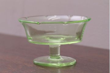 アンティーク雑貨　和製アンティーク　ウランガラスコップ