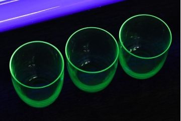 アンティーク雑貨　和製アンティーク　ウランガラスグラス3点セット