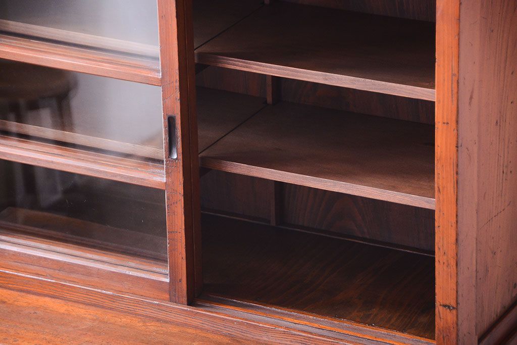 アンティーク家具　和製アンティーク　檜材製の上品な重ね食器棚