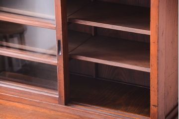 アンティーク家具　和製アンティーク　檜材製の上品な重ね食器棚