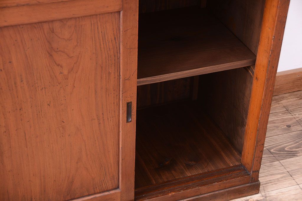 アンティーク家具　和製アンティーク　檜材製の上品な重ね食器棚