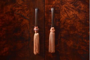 アンティーク家具　和製アンティーク　高級品!バール杢のトチ材製飾り棚