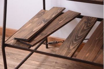 アンティーク家具　和製アンティーク　古い台形アイアンラック(飾り棚・陳列棚)