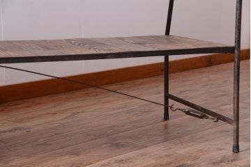 アンティーク家具　和製アンティーク　古い台形アイアンラック(飾り棚・陳列棚)