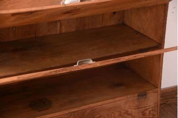 レトロ家具　昭和レトロ　古い木味のパタパタ収納棚(下駄箱)