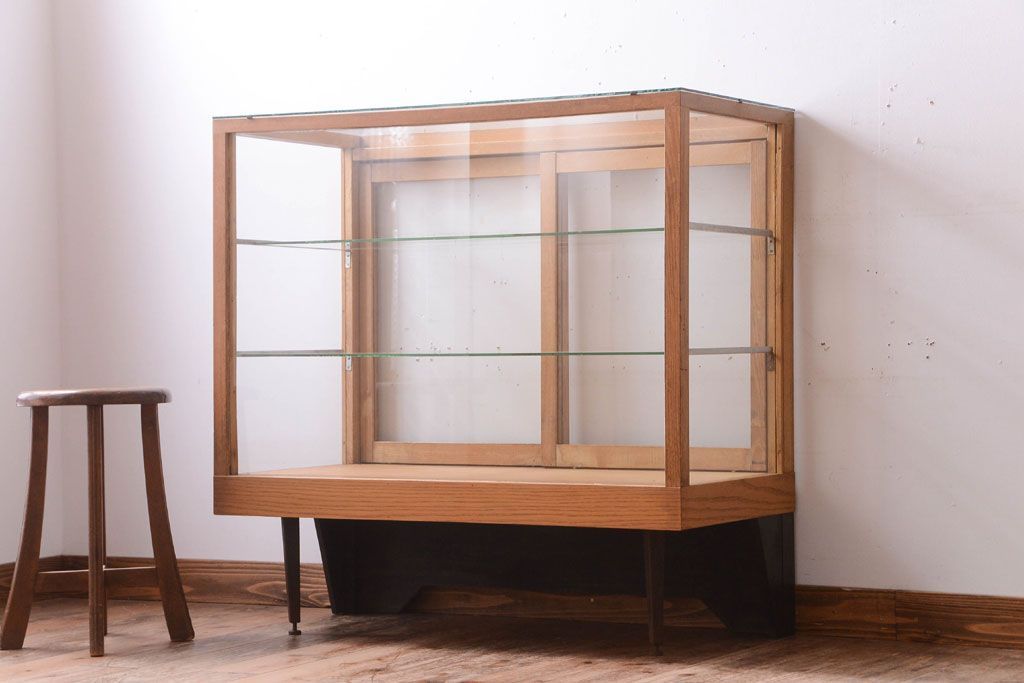 ヴィンテージ家具　昭和レトロ　鉄脚付きビンテージガラスケース(ショーケース)(3)