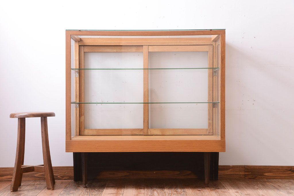 ヴィンテージ家具　昭和レトロ　鉄脚付きビンテージガラスケース(ショーケース)(3)