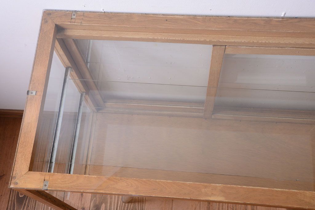 ヴィンテージ家具　昭和レトロ　鉄脚付きビンテージガラスケース(ショーケース)(3)