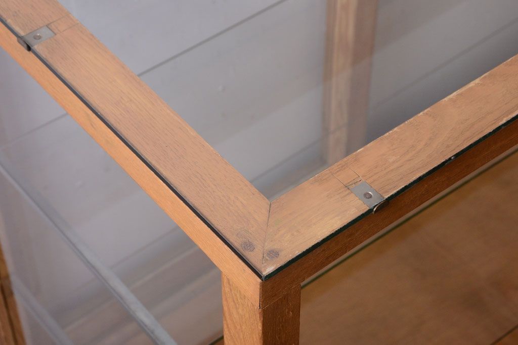 ヴィンテージ家具　昭和レトロ　鉄脚付きビンテージガラスケース(ショーケース)(3)