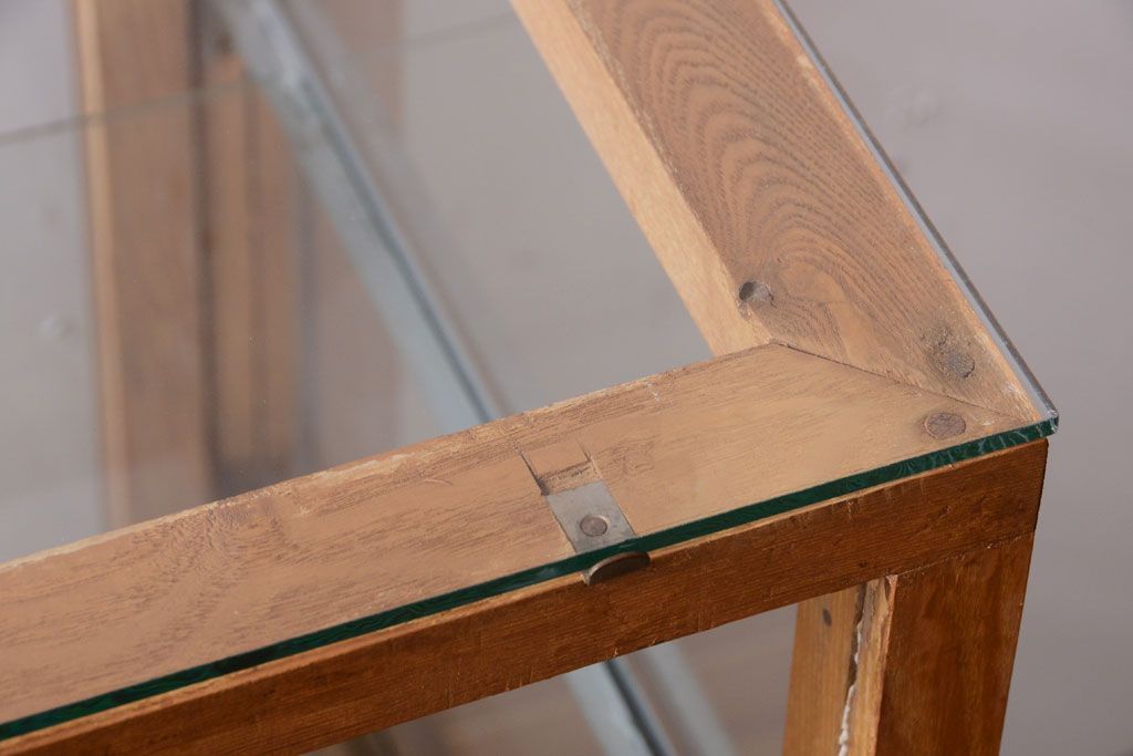 ヴィンテージ家具　昭和レトロ　鉄脚付きビンテージガラスケース(ショーケース)(3)