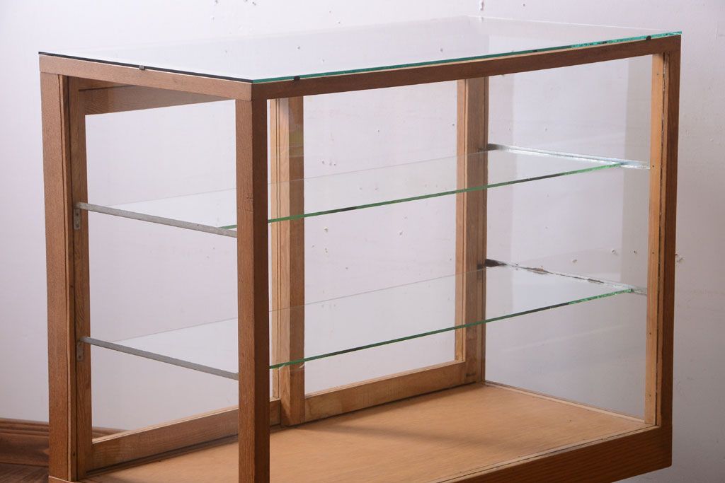 ヴィンテージ家具　昭和レトロ　鉄脚付きビンテージガラスケース(ショーケース)(3)