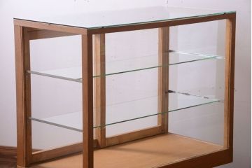 ヴィンテージ家具　昭和レトロ　鉄脚付きビンテージガラスケース(ショーケース)(3)