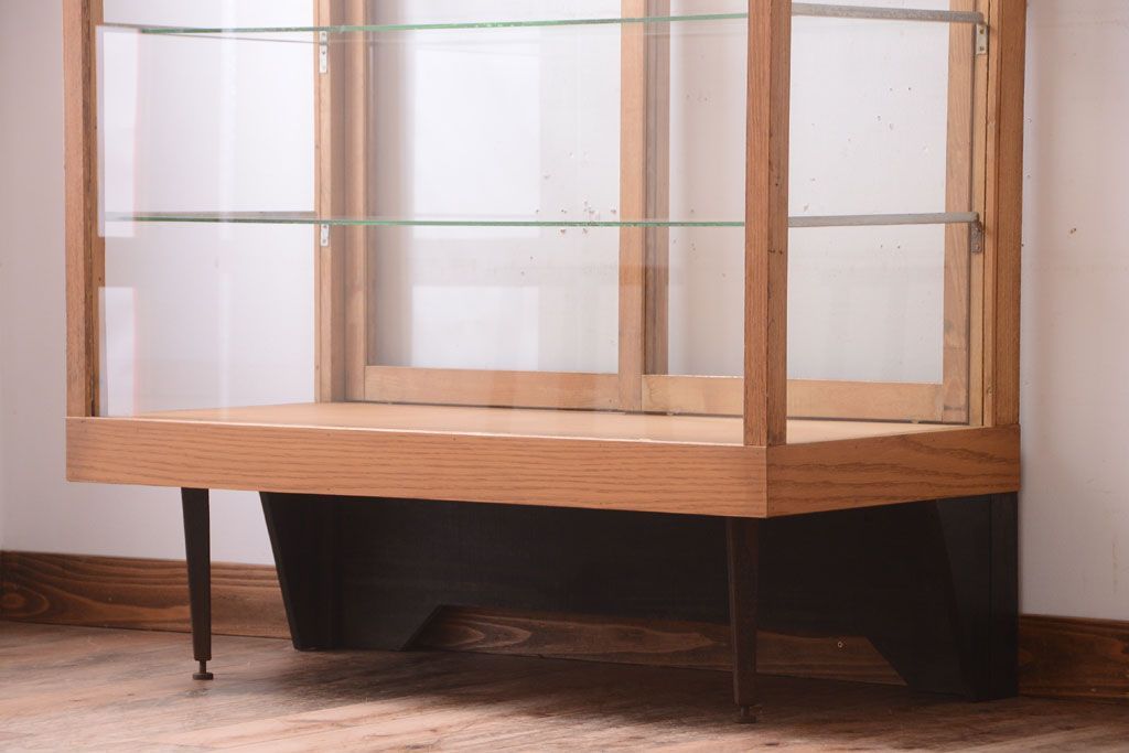 ヴィンテージ家具　昭和レトロ　鉄脚付きビンテージガラスケース(ショーケース)(3)