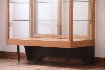 ヴィンテージ家具　昭和レトロ　鉄脚付きビンテージガラスケース(ショーケース)(3)