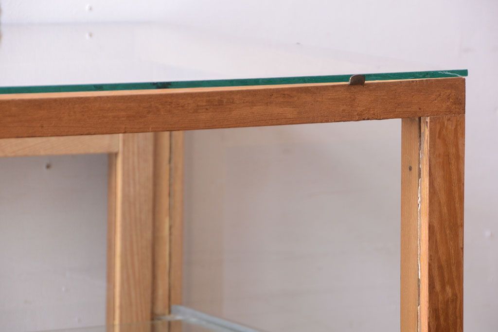 ヴィンテージ家具　昭和レトロ　鉄脚付きビンテージガラスケース(ショーケース)(3)