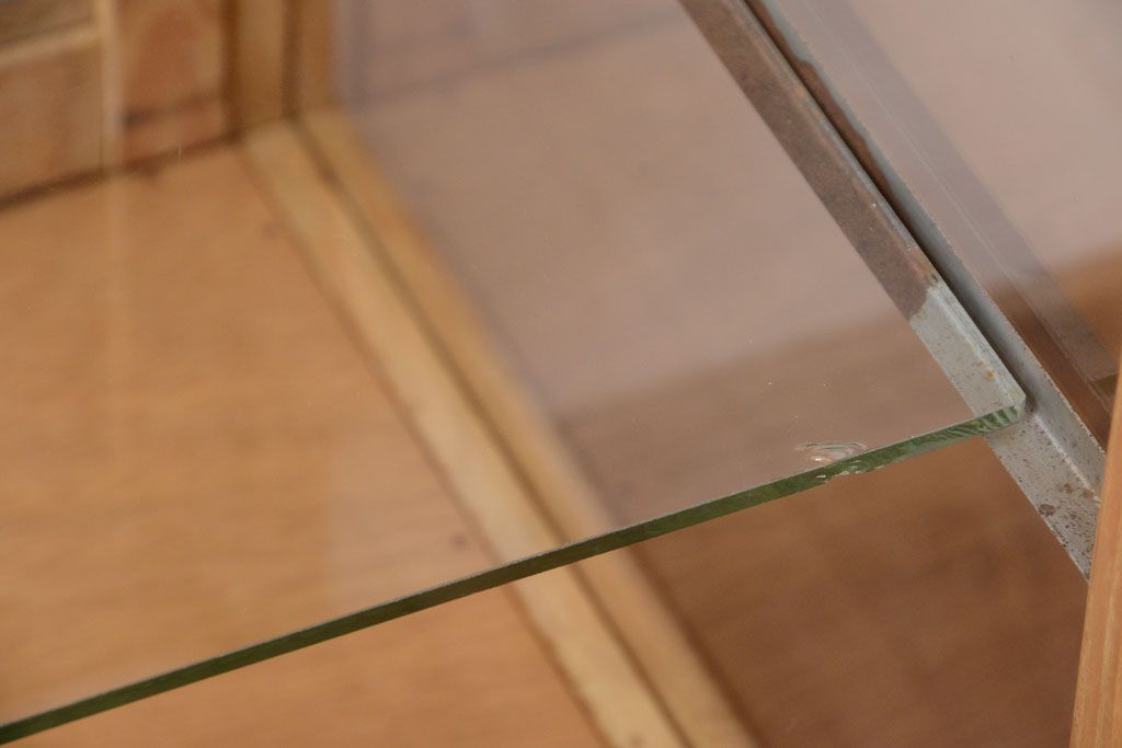 ヴィンテージ家具　昭和レトロ　鉄脚付きビンテージガラスケース(ショーケース)(3)