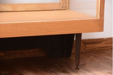 ヴィンテージ家具　昭和レトロ　鉄脚付きビンテージガラスケース(ショーケース)(3)
