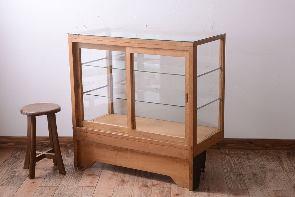 ヴィンテージ家具　昭和レトロ　鉄脚付きビンテージガラスケース(ショーケース)(3)