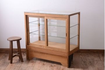 ヴィンテージ家具　昭和レトロ　鉄脚付きビンテージガラスケース(ショーケース)(3)
