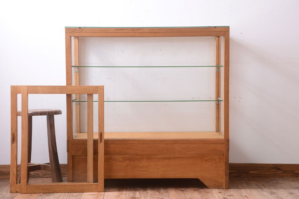 ヴィンテージ家具　昭和レトロ　鉄脚付きビンテージガラスケース(ショーケース)(3)