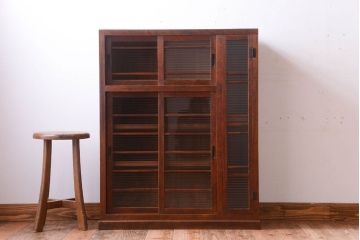 レトロ家具　昭和レトロ　モールガラス入り!古い木製の収納棚(下駄箱)(1)