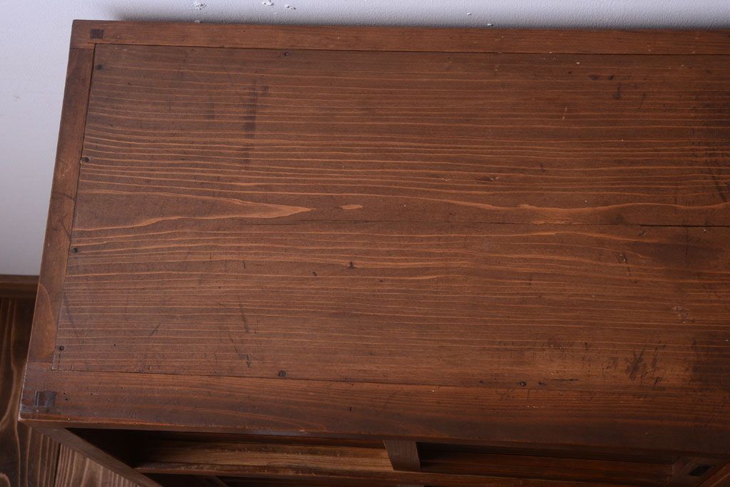 レトロ家具　昭和レトロ　モールガラス入り!古い木製の収納棚(下駄箱)(1)