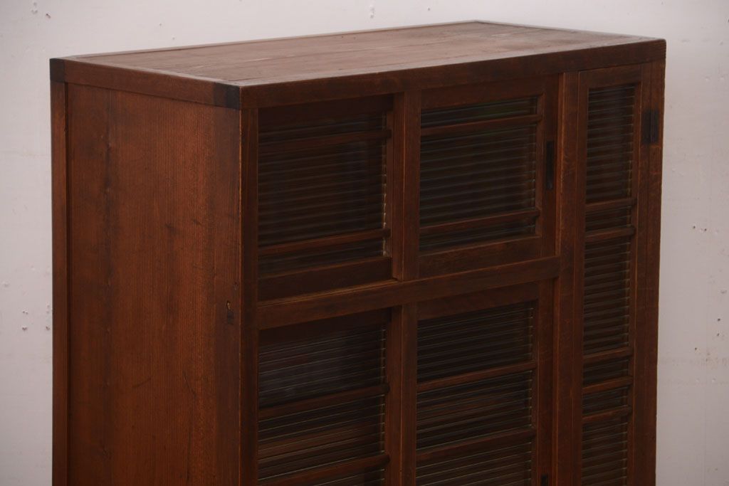 レトロ家具　昭和レトロ　モールガラス入り!古い木製の収納棚(下駄箱)(1)