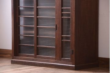 レトロ家具　昭和レトロ　モールガラス入り!古い木製の収納棚(下駄箱)(1)