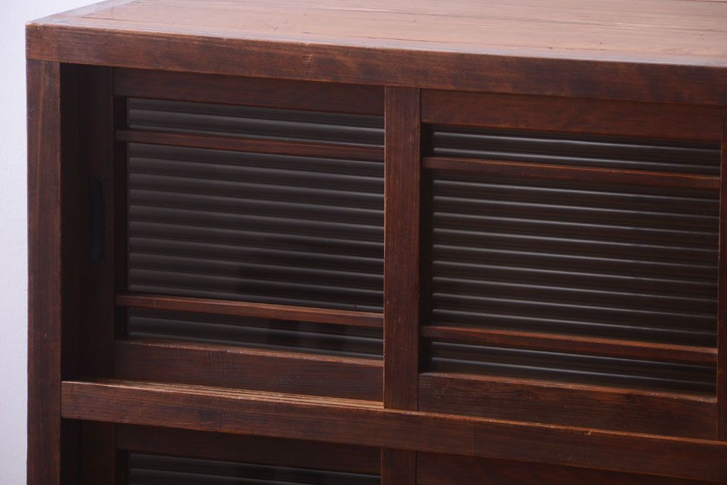 レトロ家具　昭和レトロ　モールガラス入り!古い木製の収納棚(下駄箱)(1)