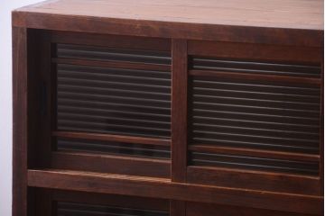 レトロ家具　昭和レトロ　モールガラス入り!古い木製の収納棚(下駄箱)(1)