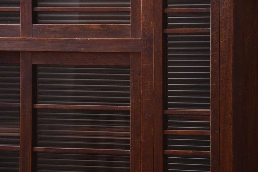 レトロ家具　昭和レトロ　モールガラス入り!古い木製の収納棚(下駄箱)(1)