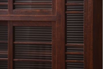 レトロ家具　昭和レトロ　モールガラス入り!古い木製の収納棚(下駄箱)(1)